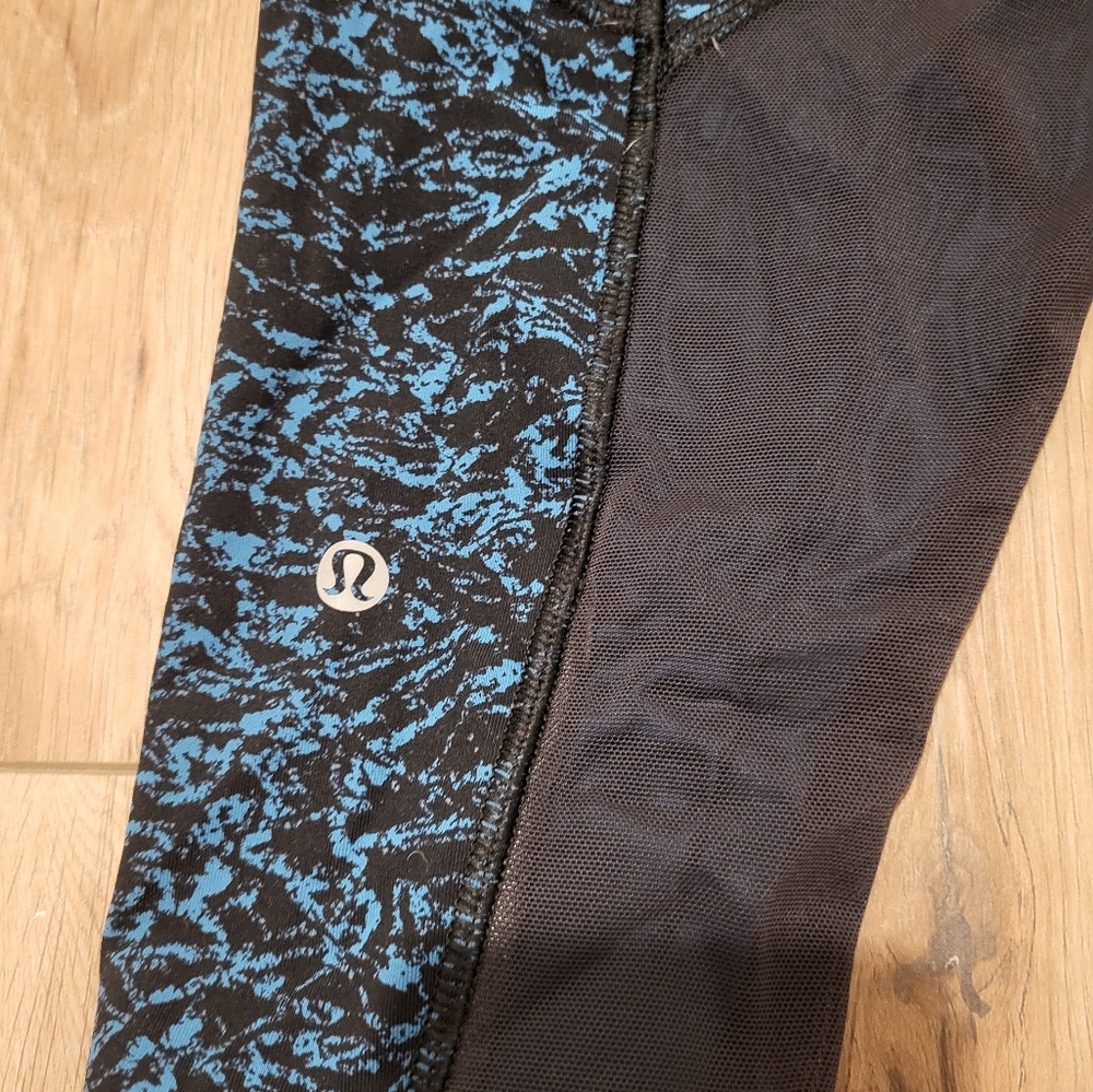 Lululemon Outrun 17" CropIced Wave Capri Black / Black - Picture 3 of 7